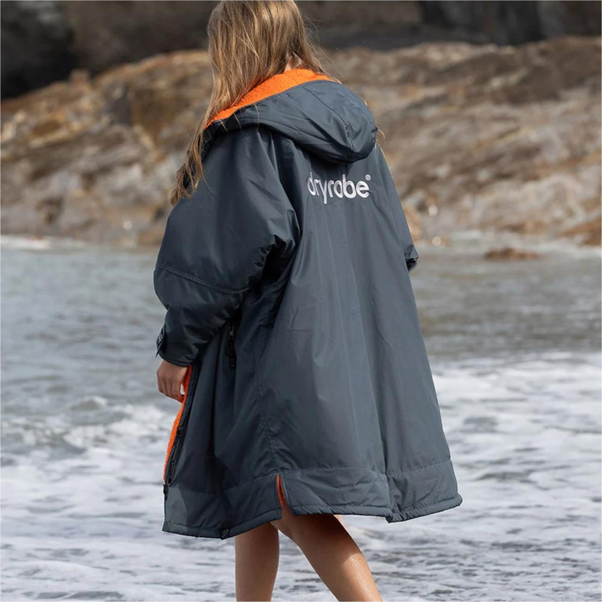 2026 Dryrobe Junior Advance Long Sleeve Changing Robe V3KSLSDA - Dark Grey / Orange